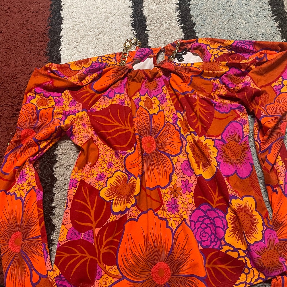 Floral top gold chain details